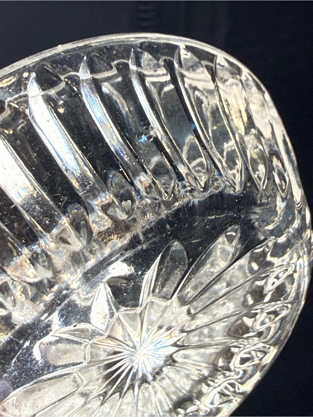 Vintage German cut glass ring holder with fluted design - Picture 4 of 4